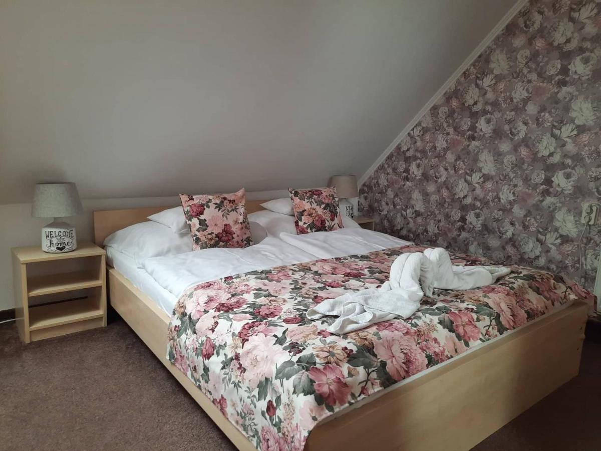 Kek Laguna Wellness Apartmanok Egerszalók Eksteriør billede