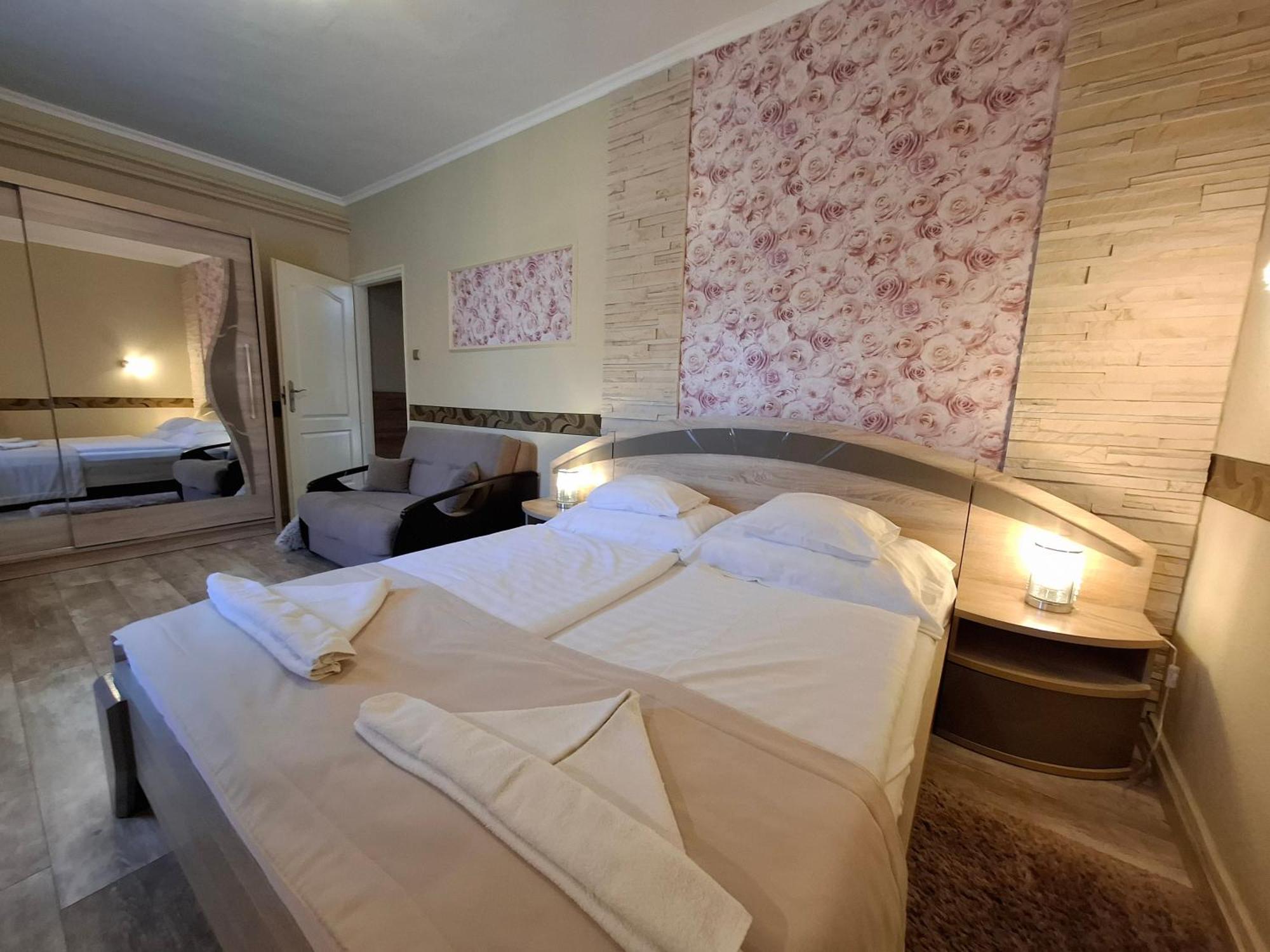 Kek Laguna Wellness Apartmanok Egerszalók Eksteriør billede