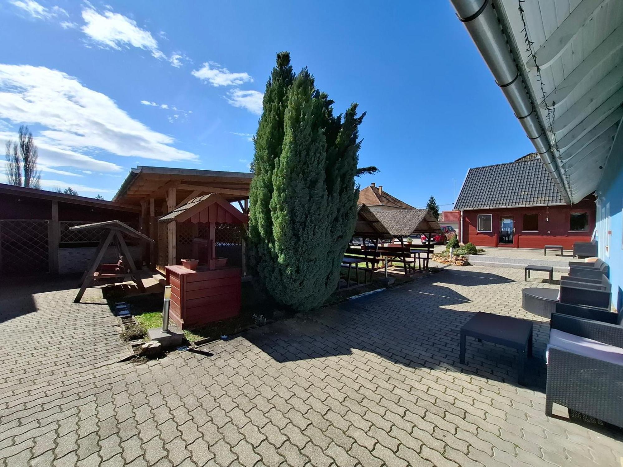 Kek Laguna Wellness Apartmanok Egerszalók Eksteriør billede